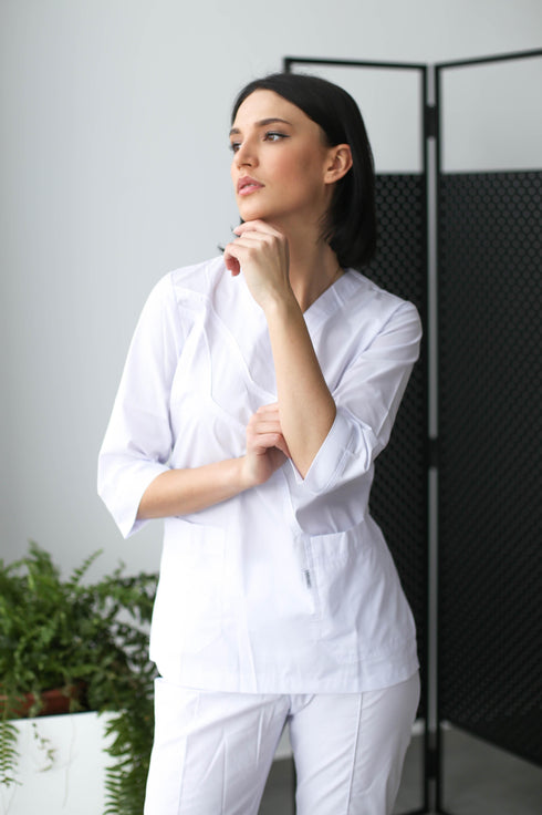 Жіночий медичний костюм 3D