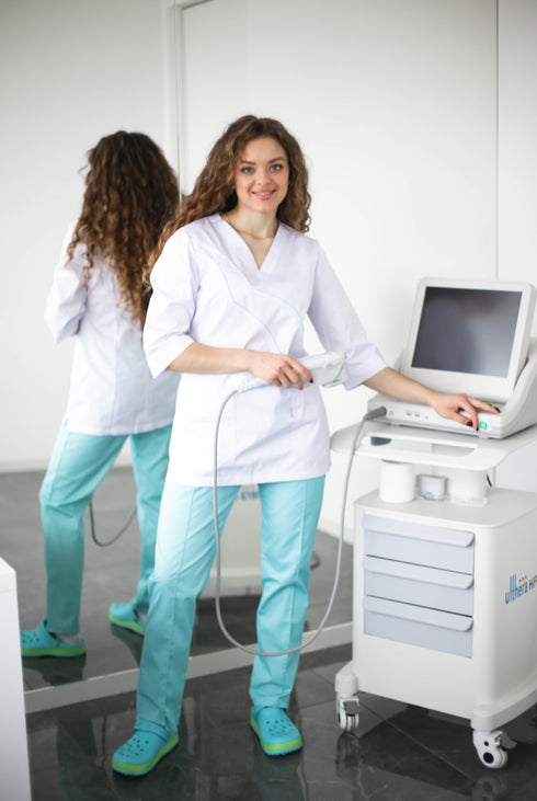 Жіночий медичний костюм 3D