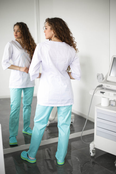 Жіночий медичний костюм 3D