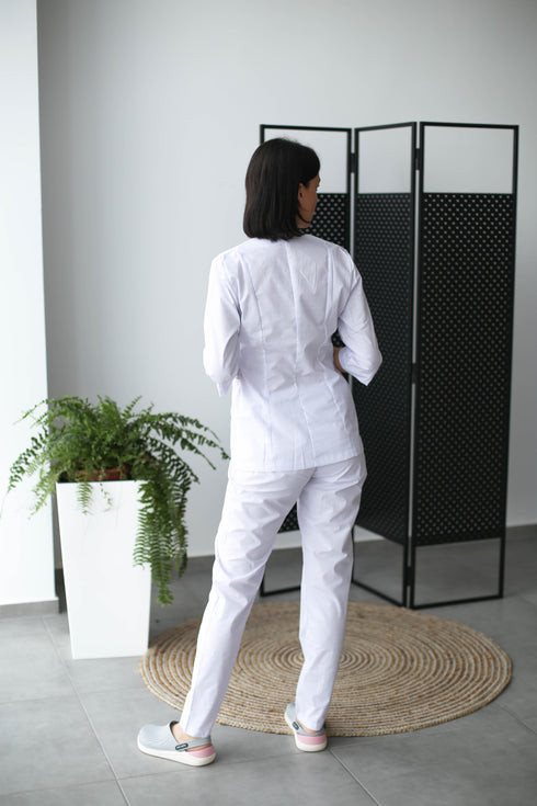 Жіночий медичний костюм 3D